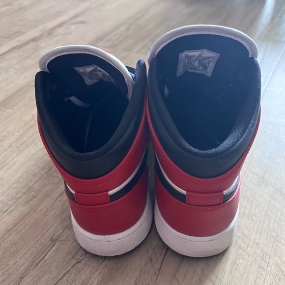 Jordan 1 mid black toe - Picture 2 of 5